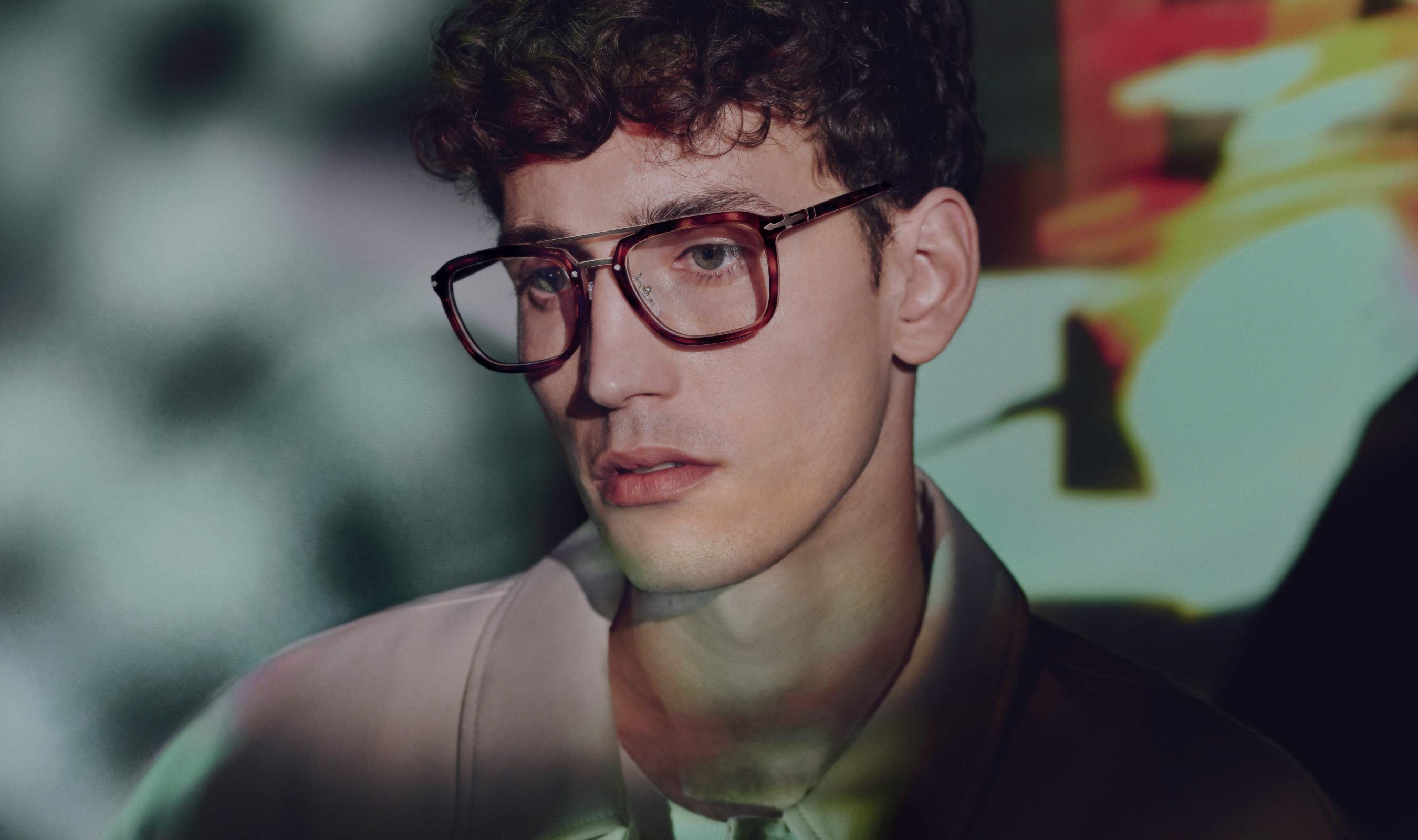 Brille von Persol Herr trägt Brille von Persol