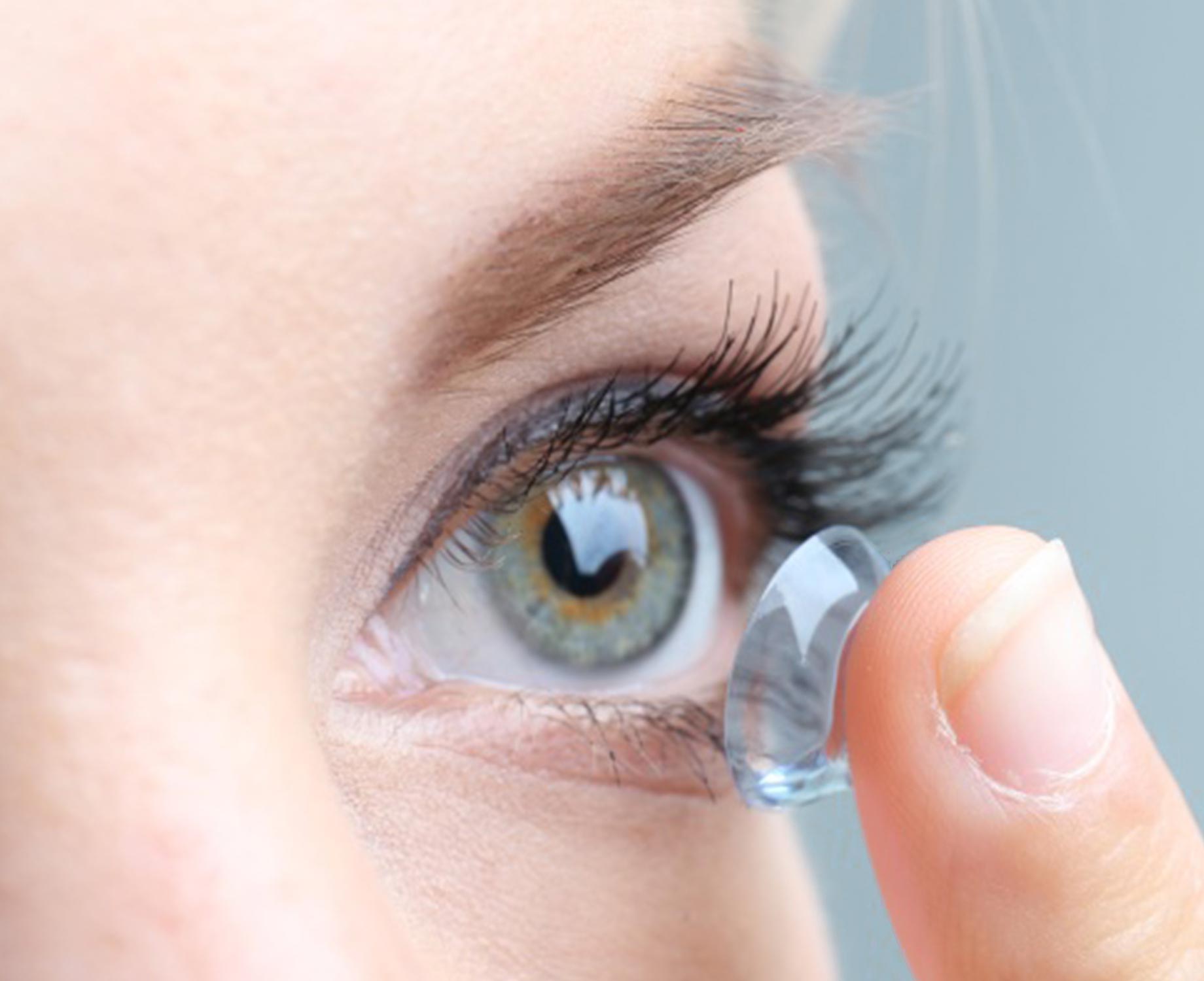 LensFit - Paket Linse wird ins Auge gesetzt