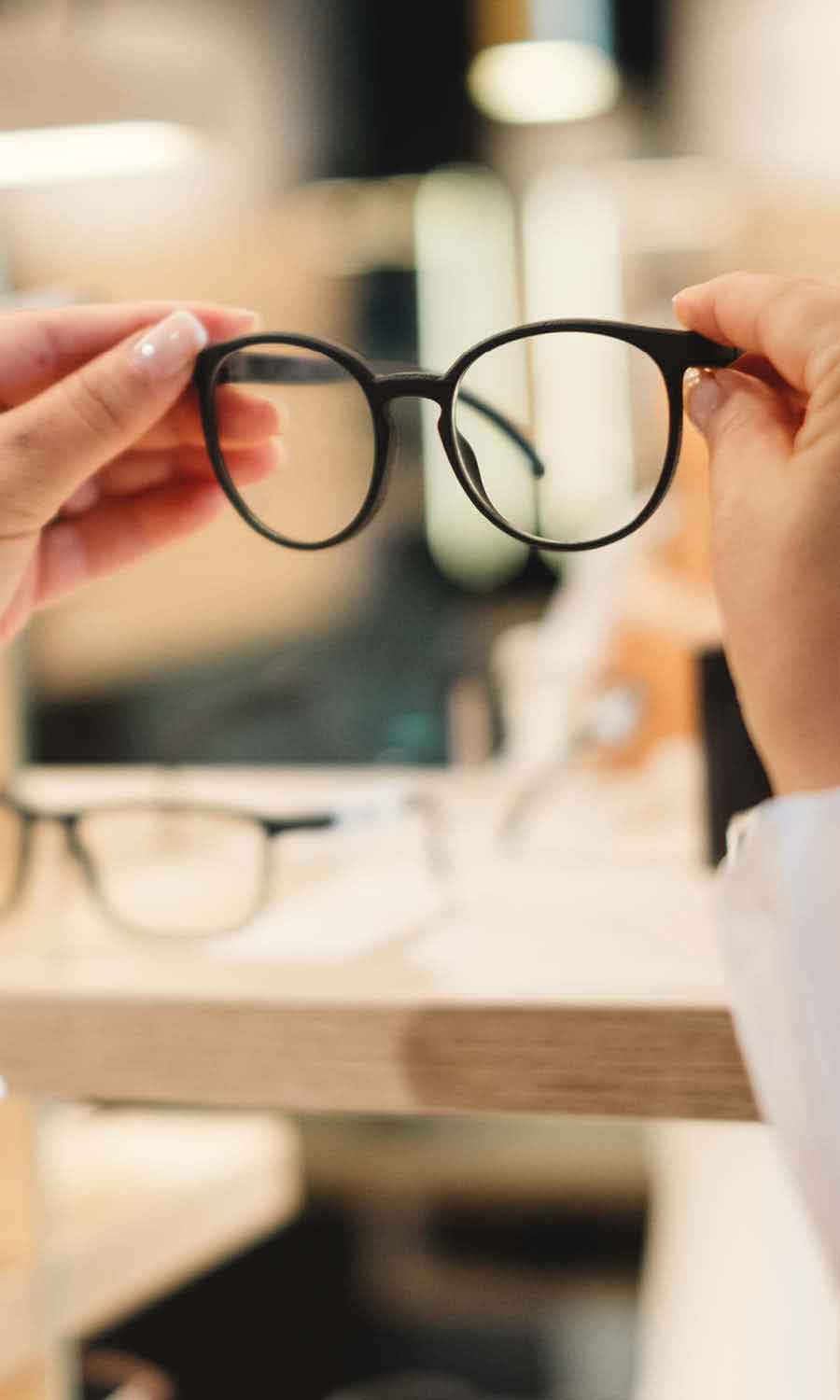 Gleitsicht Brille beim anprobieren Gleitsicht Brille beim anprobieren