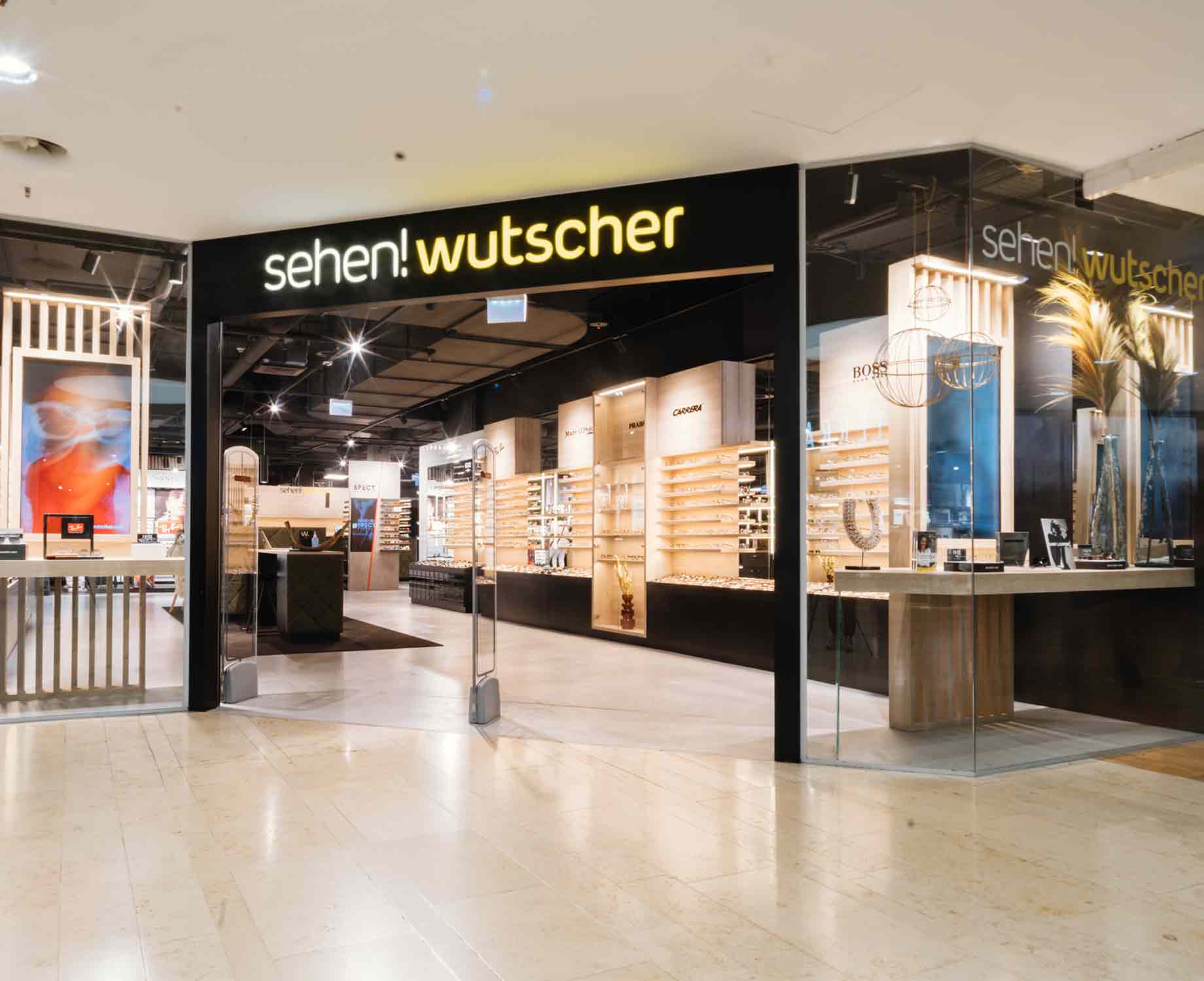 Aussenansicht Donauzentrum Aussenansicht Eingang sehen!wutscher Donauzentrum