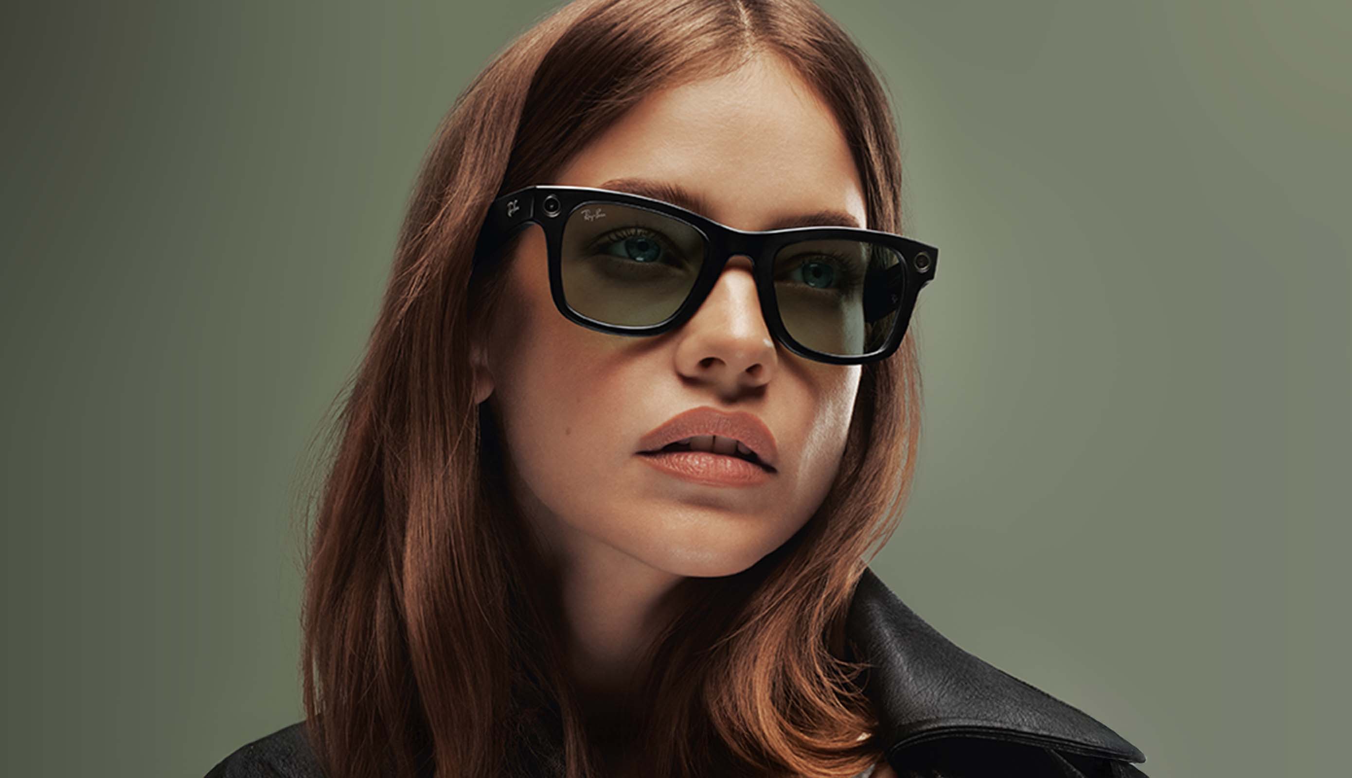 Dame mit einer Meta Brille Dame mit einer Meta Brille