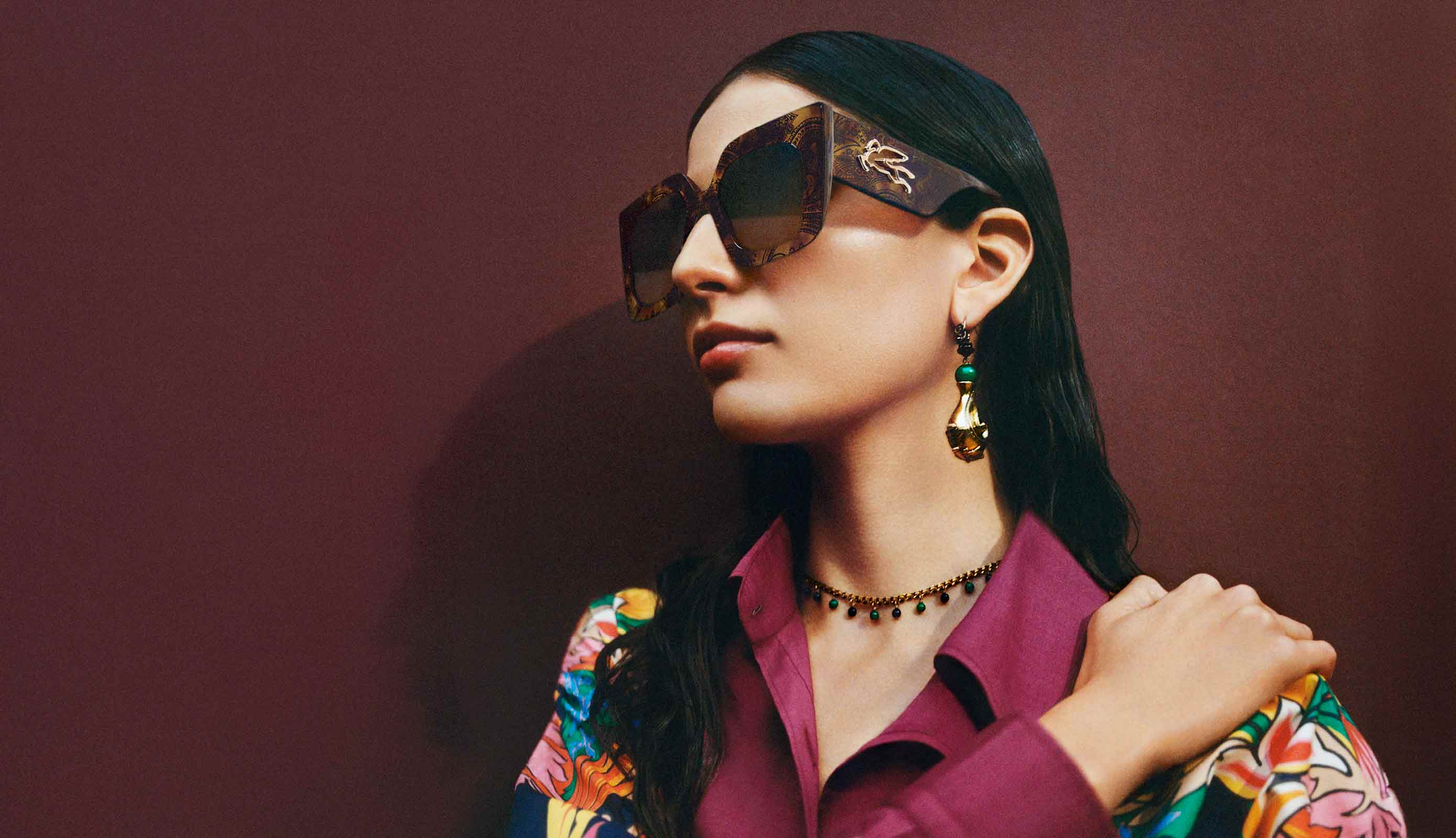 Sonnenbrille von Etro Dame trägt Sonnenbrille von Etro