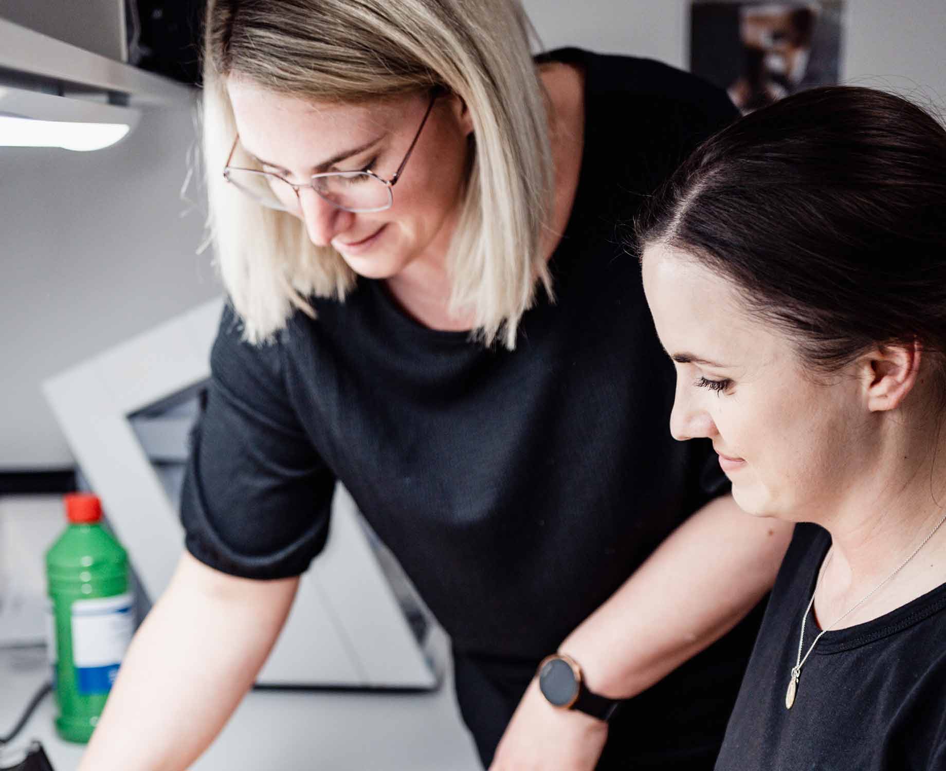 Mitarbeiter bei der Schulung  Mitarbeiter bei der Schulung