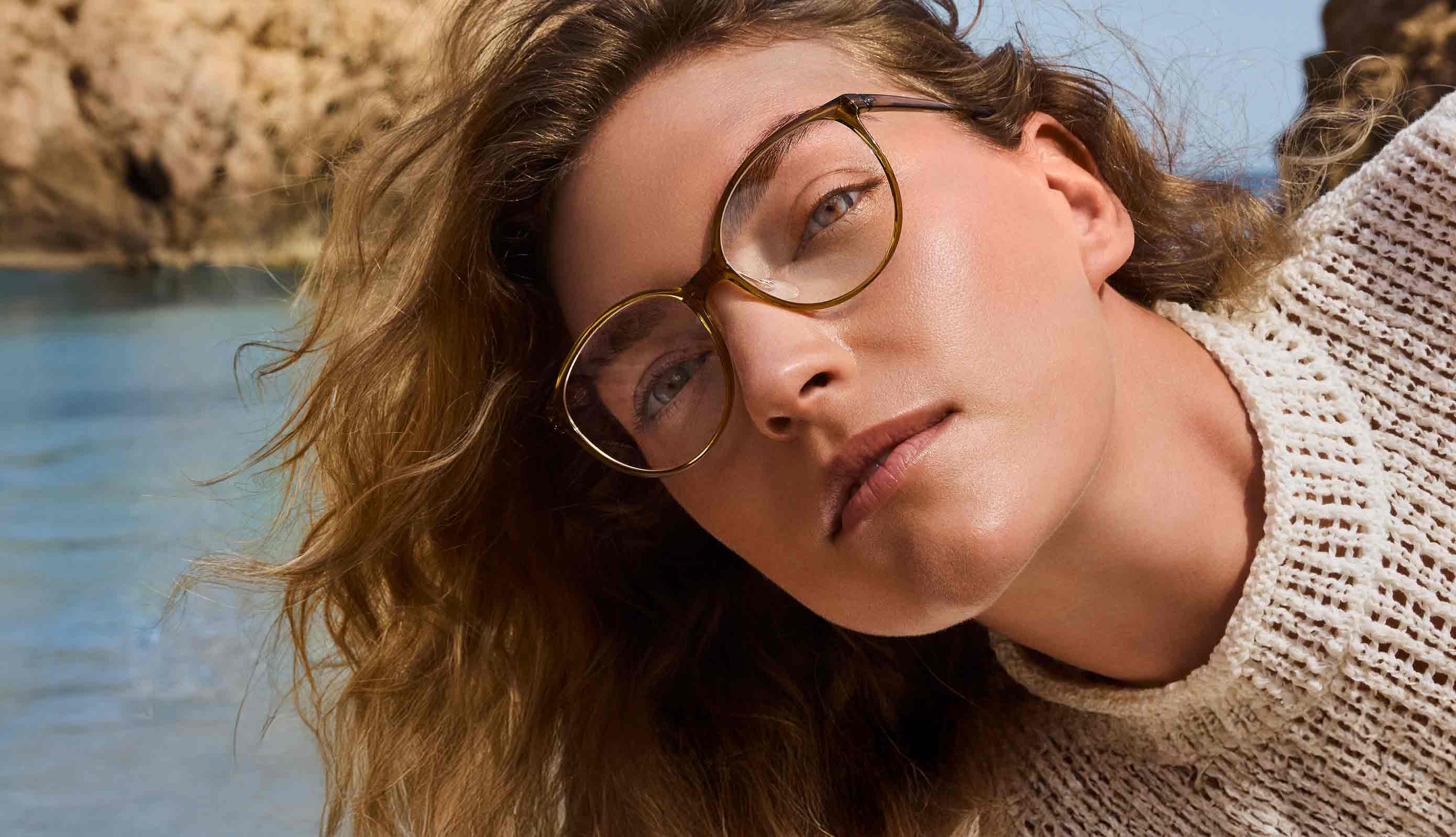 Dame mit einer Silhouette Brille  Dame mit einer Silhouette Brille