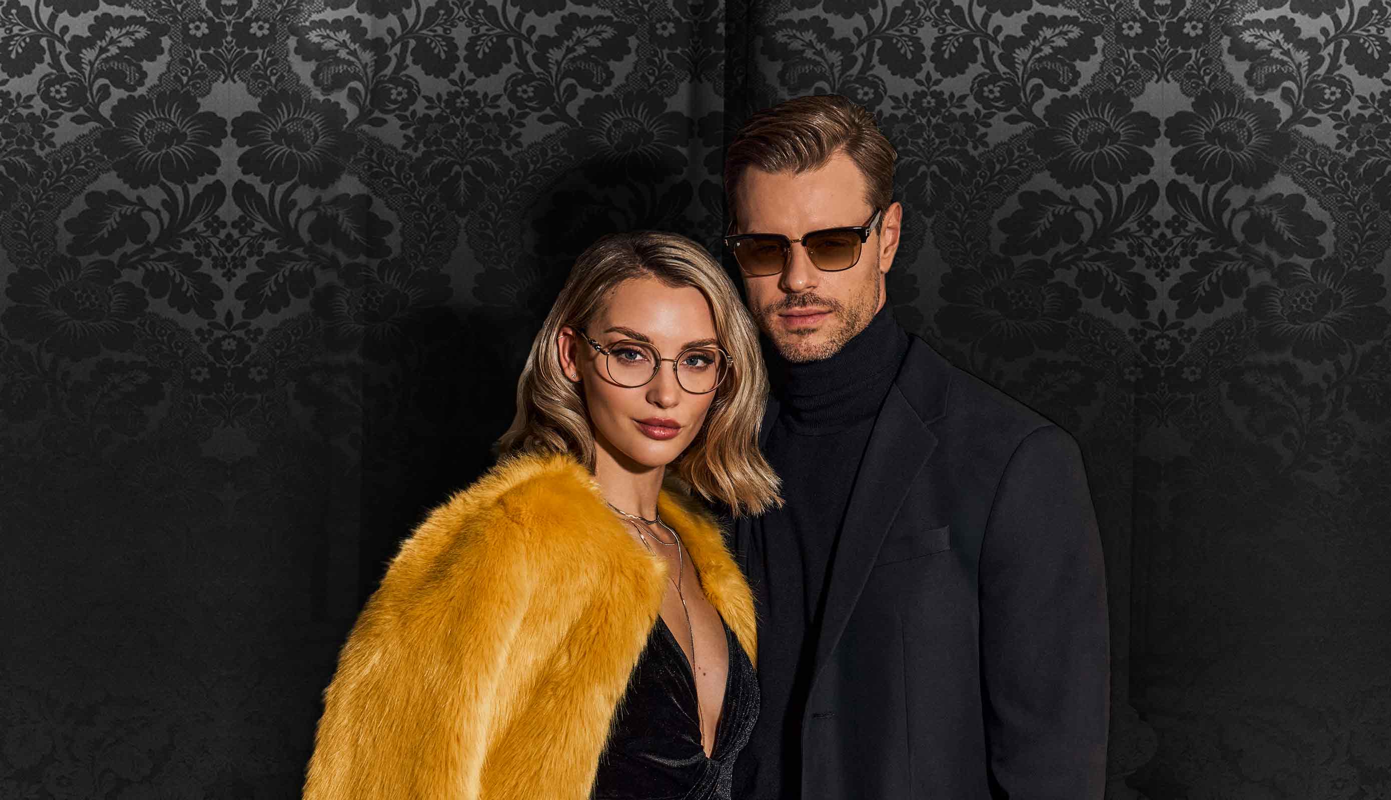 Mann und Frau mit Brille und Sonnenbrille 