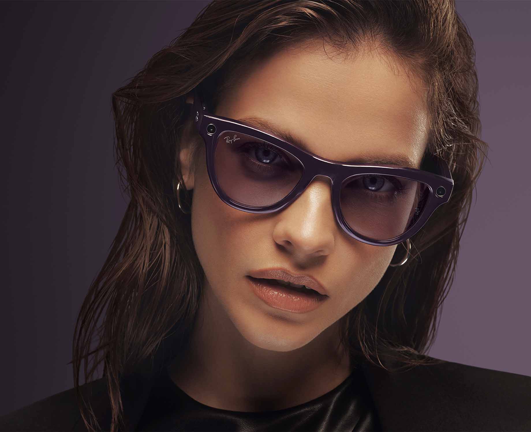 Dame mit einer Meta Brille Dame mit einer Meta Brille