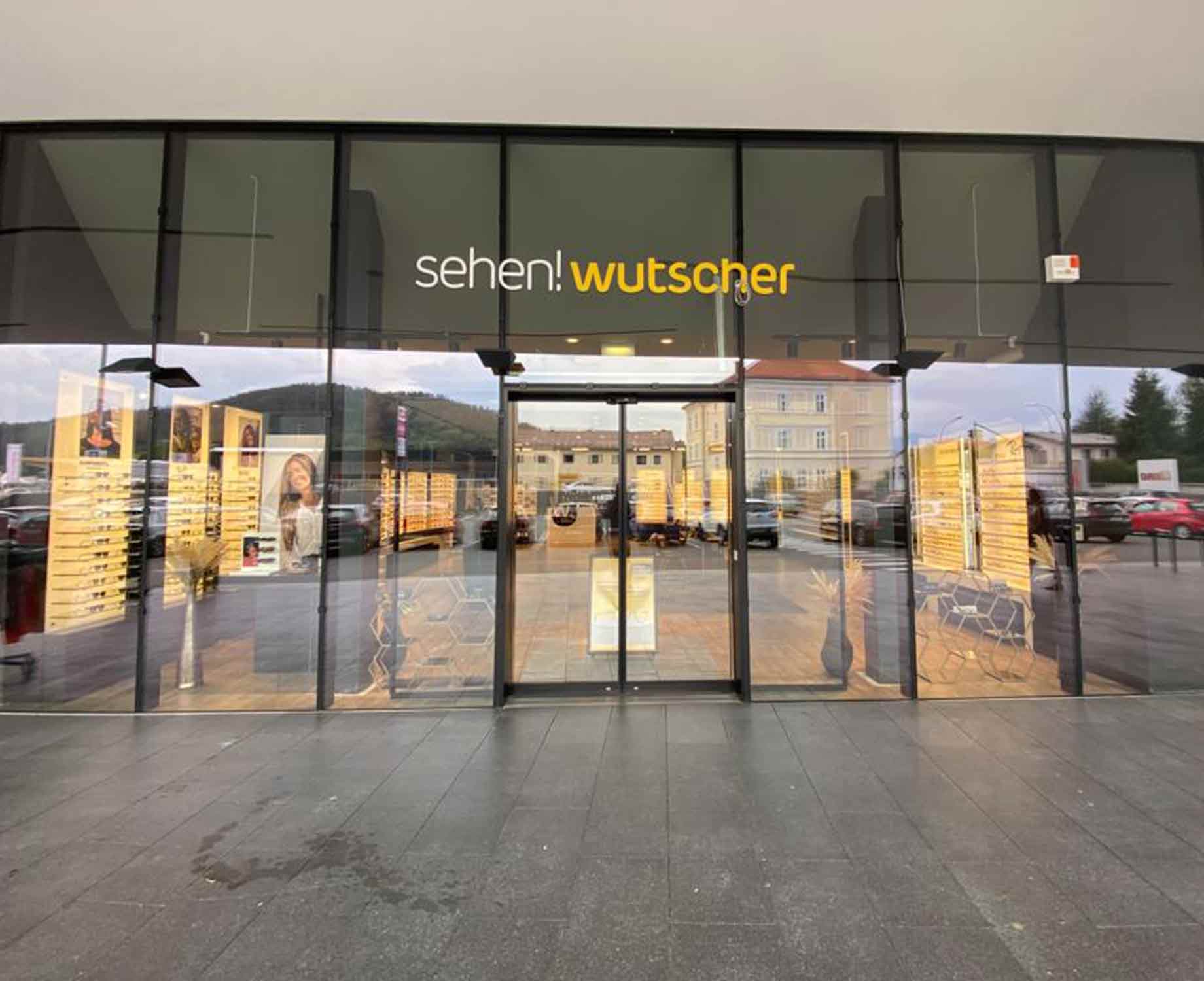 Aussenansicht Voelkermarkt  Aussenansicht Eingang sehen!wutscher Voelkermarkt